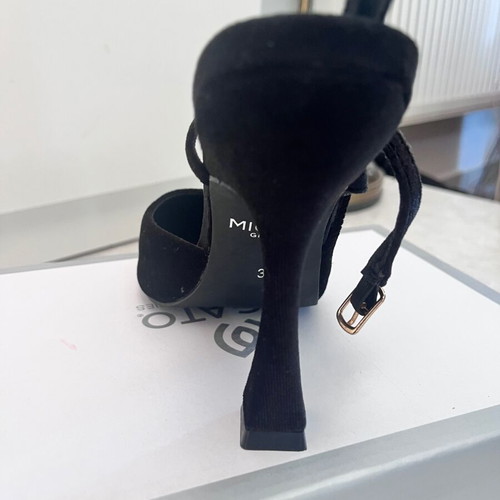 Migato velvet black pumps new with thin 11.5 cm heel
