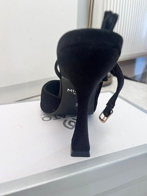 Migato velvet black pumps new with thin 11.5 cm heel