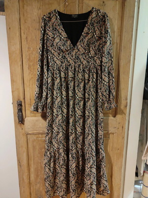 Fullah Sugah dress printed like new with golden thread
