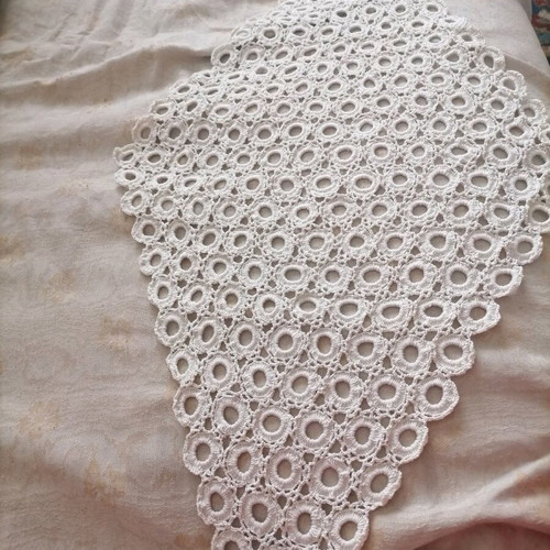 Tablecloth like new for coffee table in rhombus shape