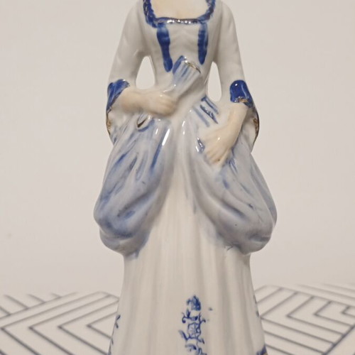 Vintage porcelain figurines blue-white European style like new