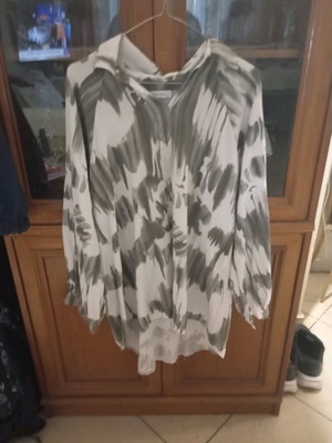 Celestino thin summer blouse like new, one size, white and gray