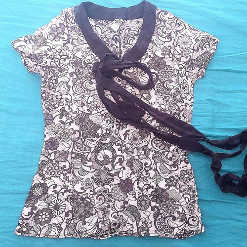 Skunkfunk blouse used, black and white, size Small with ribbon