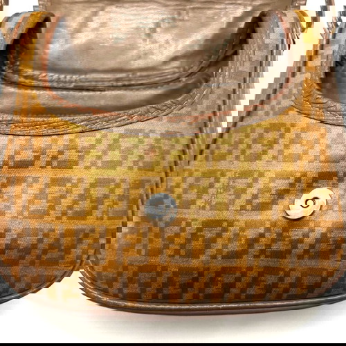 Fendi винтидж чанта тип кросбоди с класически 80-те мотиви употребявана, сива и бежова