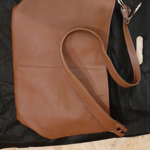 Vera Pelle Piera leather shoulder bag, tan