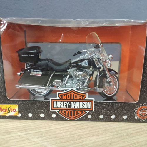 Harley Davidson Oklahoma State Highway Patrol Trooper 1/18 scale model