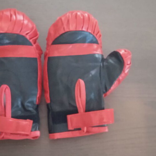Boxing gloves used, kids size 10 - 14 years