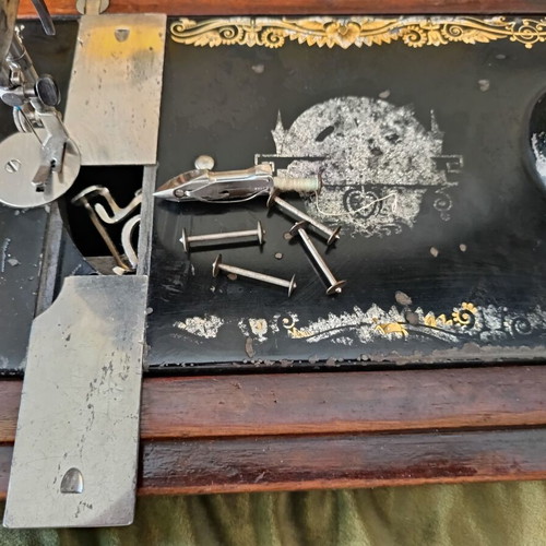 Singer Antique Sewing Machine used, 120 years old, collectible