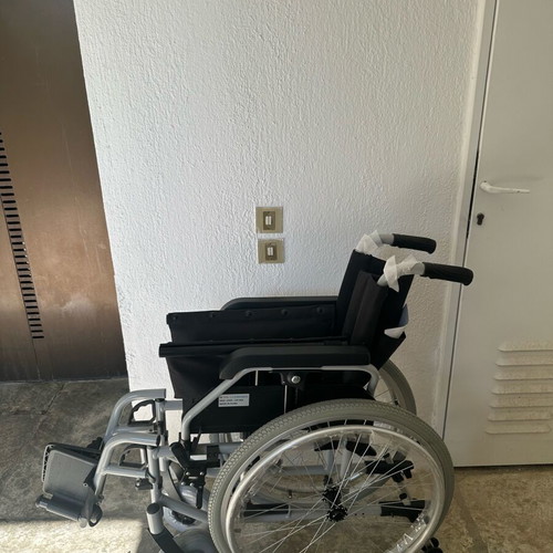 Aluminum Folding Wheelchair new, lightweight up to 125kg
