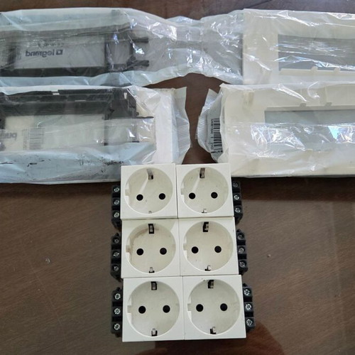 Legrand double sockets for DLP channel, set of 3, new with covers