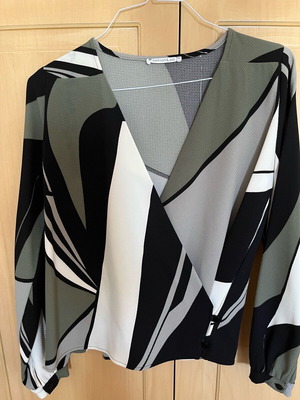 The fashion Lab wrap shirt like new, white and green, size S