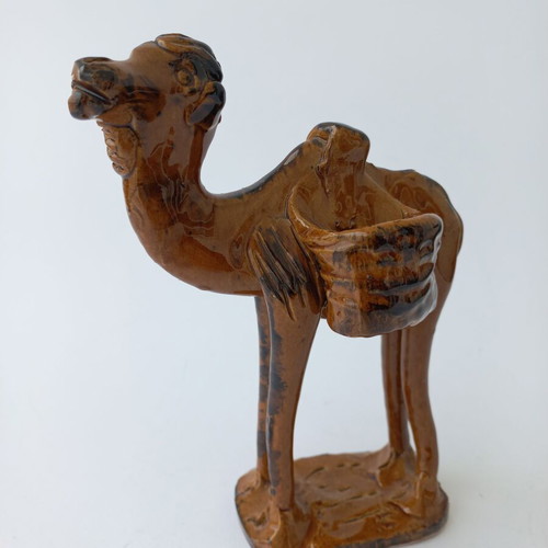 Camel vintage ceramic salt and pepper shaker like new