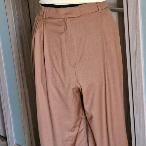 High-waisted pleated pants new, 100% wool, brown