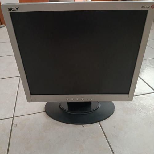 Acer 19" computer monitor used, missing cables