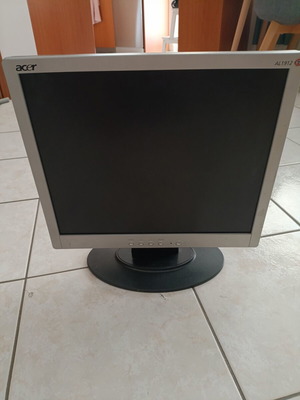 Acer 19" computer monitor used, missing cables