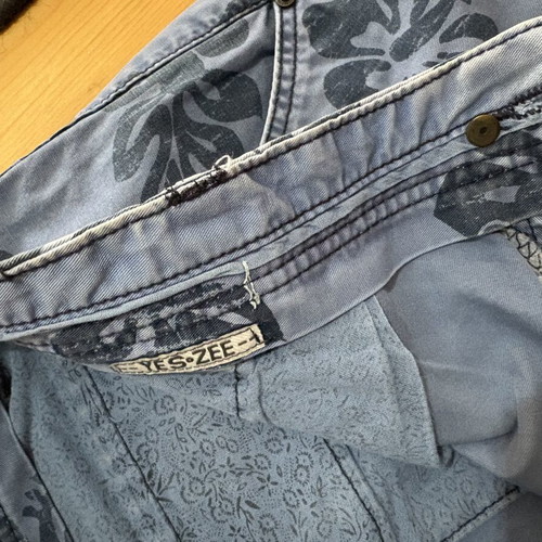 Yes Zee bermuda shorts used, size 33, blue
