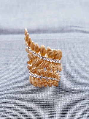 Gold ring with white crystals new, gift pouch