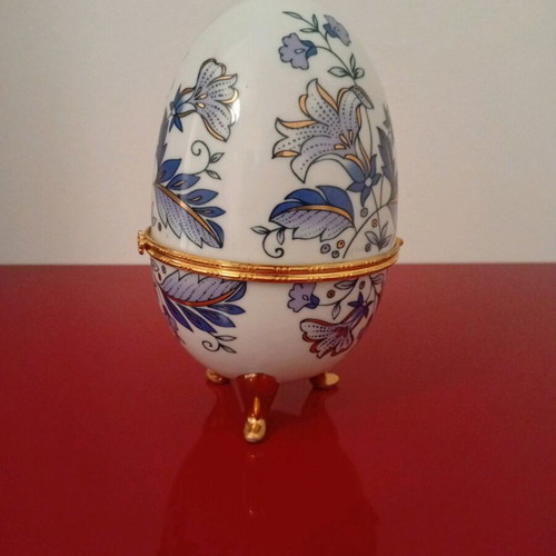 Large porcelain egg used, height 17cm