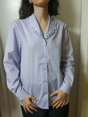 Vintage lilac shirt L like new with embroidered floral collar