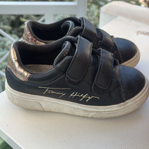 Tommy Hilfiger black leather sneakers used, size 29