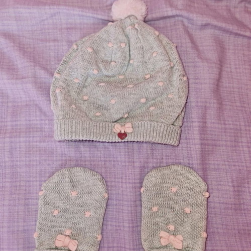 Mayoral set 18 months gray hat and gloves like new