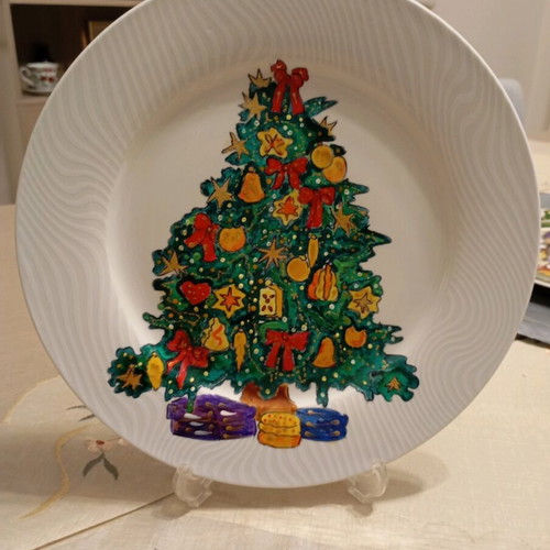 Decorative Christmas plate made of porcelain like new