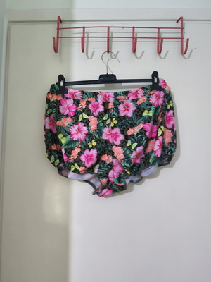 Tropical print swim shorts XL Infinity new, colorful floral design