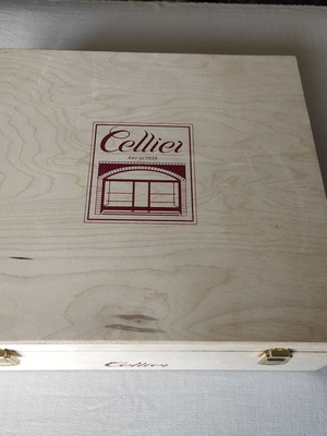 Wooden gift/wine box new, dimensions 35x38x12 cm