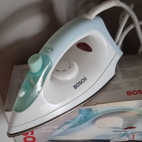 Bosch iron 1200W lightweight ideal for travel like new