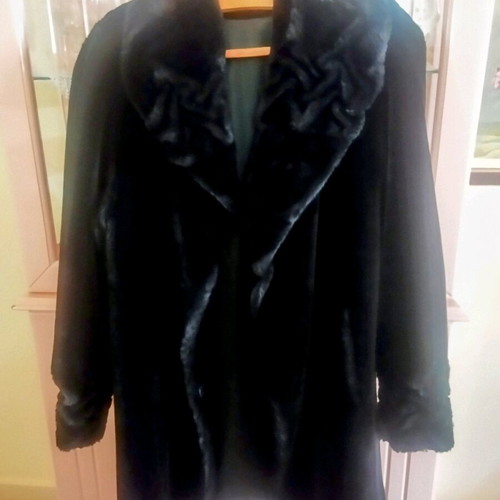 Delmod International women's eco fur size M like new, black