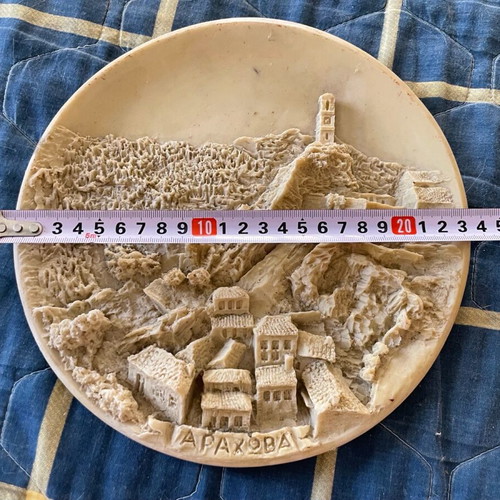 Decorative wall plate Arachova with broken hanger