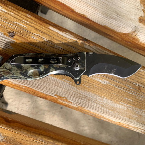 Kershaw folding knife used with blade lock