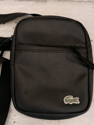 LACOSTE shoulder bag used in very good condition 28x17 cm