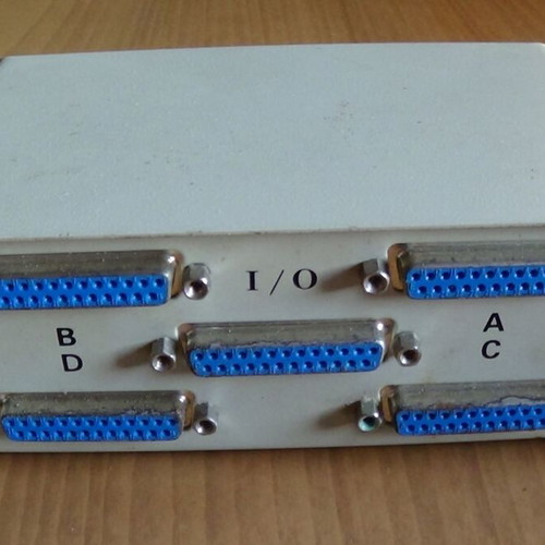Data Switch 4 θυρών χειροκίνητο μεταχειρισμένο, υποδοχές DB25 θηλυκές