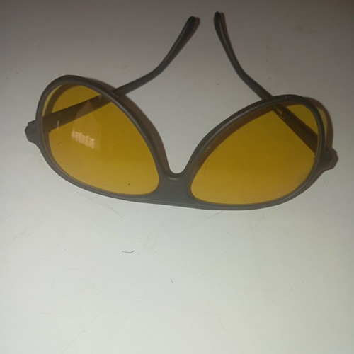 Unisex Night Vision Driving Glasses like new, yellow lens, black frame