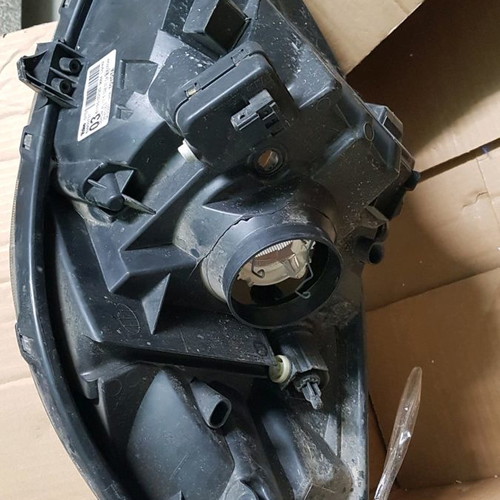 Left headlight Toyota Yaris 2008 used with broken mount
