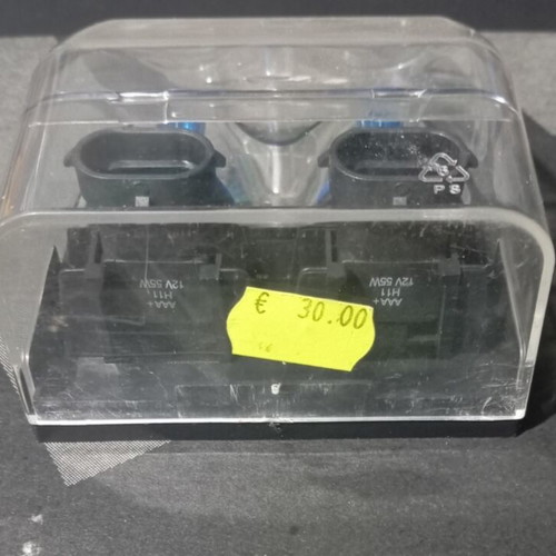 H11 Xenon bulbs like new with two pairs of simple H11 bulbs as gift
