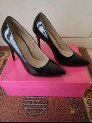 Pumps black patent leather size 37 like new