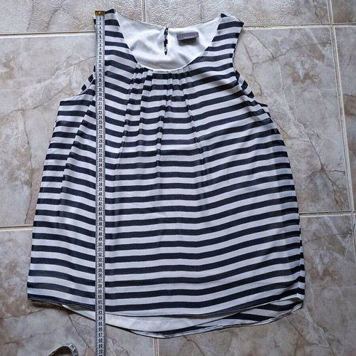 Yessica sleeveless blouse like new, size L, black and white