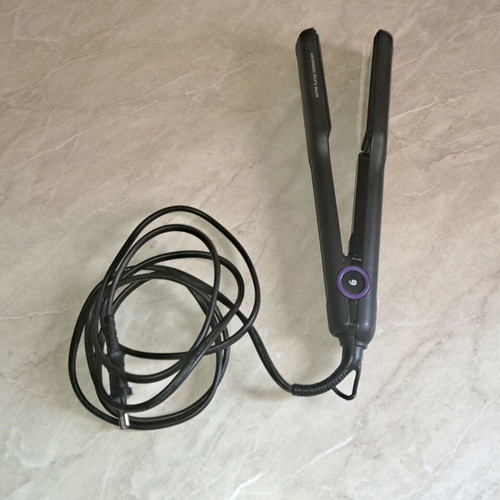 Belissima hair straightener used with wide ceramic plates