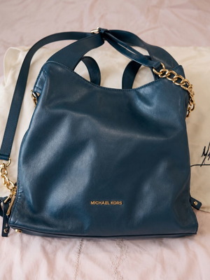 Michael Kors shoulder bag like new, dark blue with gold details