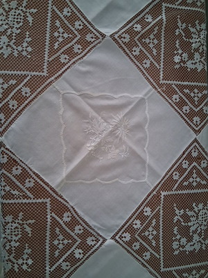 White embroidered tablecloth with lace 0.85×0.85 cm used