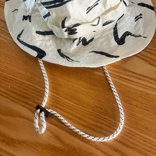 Zara bucket hat size L like new beige and black