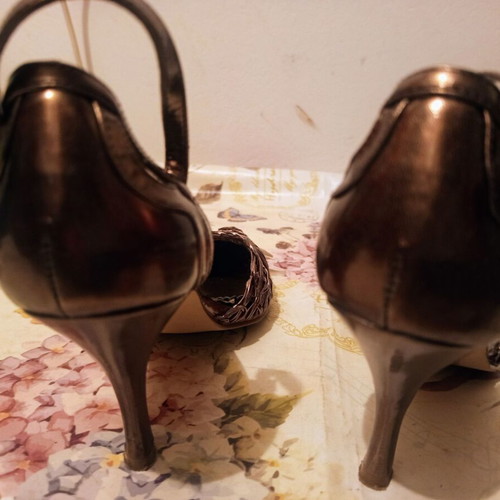 Xtravaganza bronze pointed-toe heels size 39 used with ankle strap