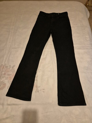 Μαύρο τζιν Marks & Spencer σαν καινούργιο, στενό με ελαφρώς φαρδύ τελείωμα