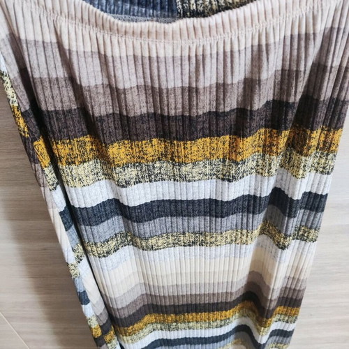 Skirt one size like new, beige and brown