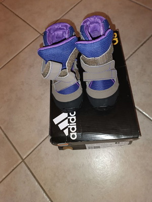 Adidas kids snow boots size 25 new, grey blue