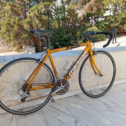 Merida road bike with helmet, lock and tools