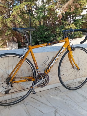 Merida road bike with helmet, lock and tools