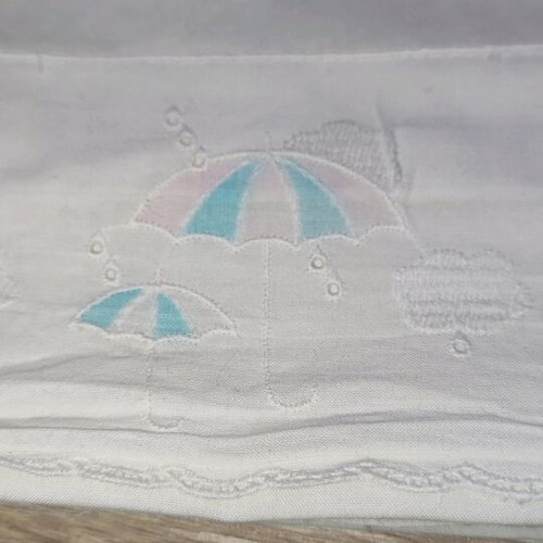 Baby cotton sheet like new with umbrella design 85x150cm